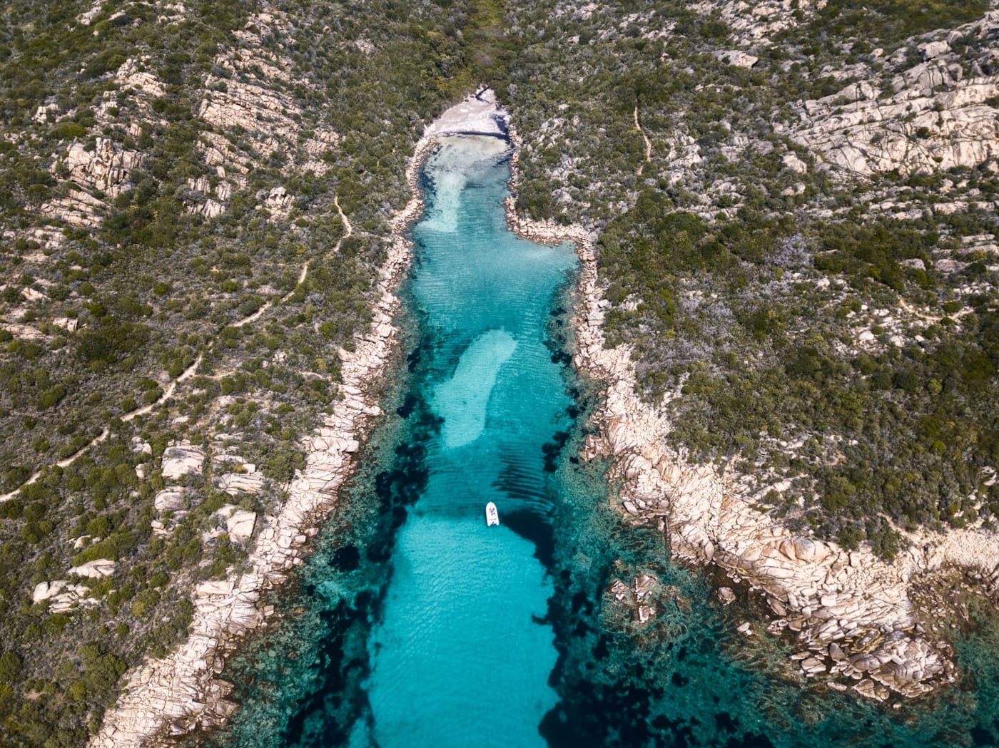 Crique secrète de Corse-du-Sud